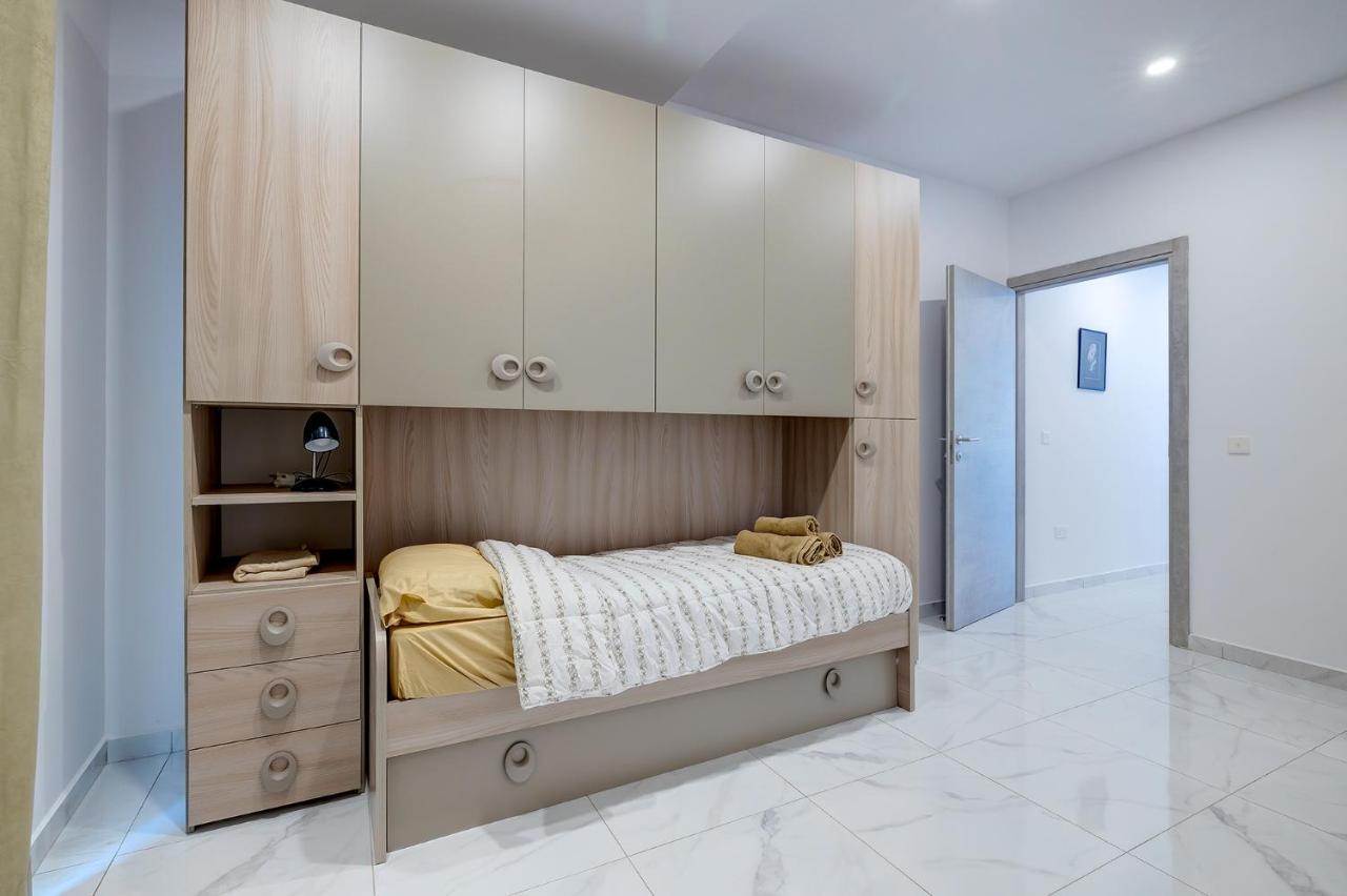 Modern Family Holiday Retreat In Gzira スリーマ エクステリア 写真