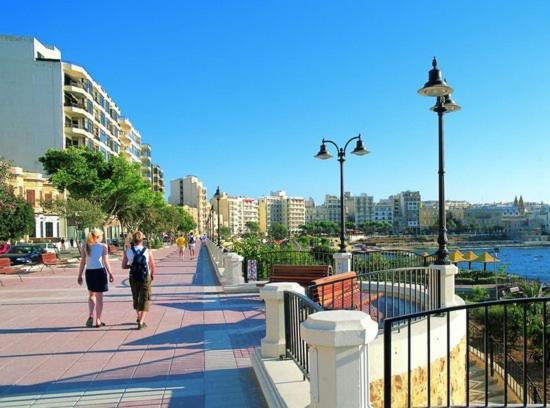 Modern Family Holiday Retreat In Gzira スリーマ エクステリア 写真