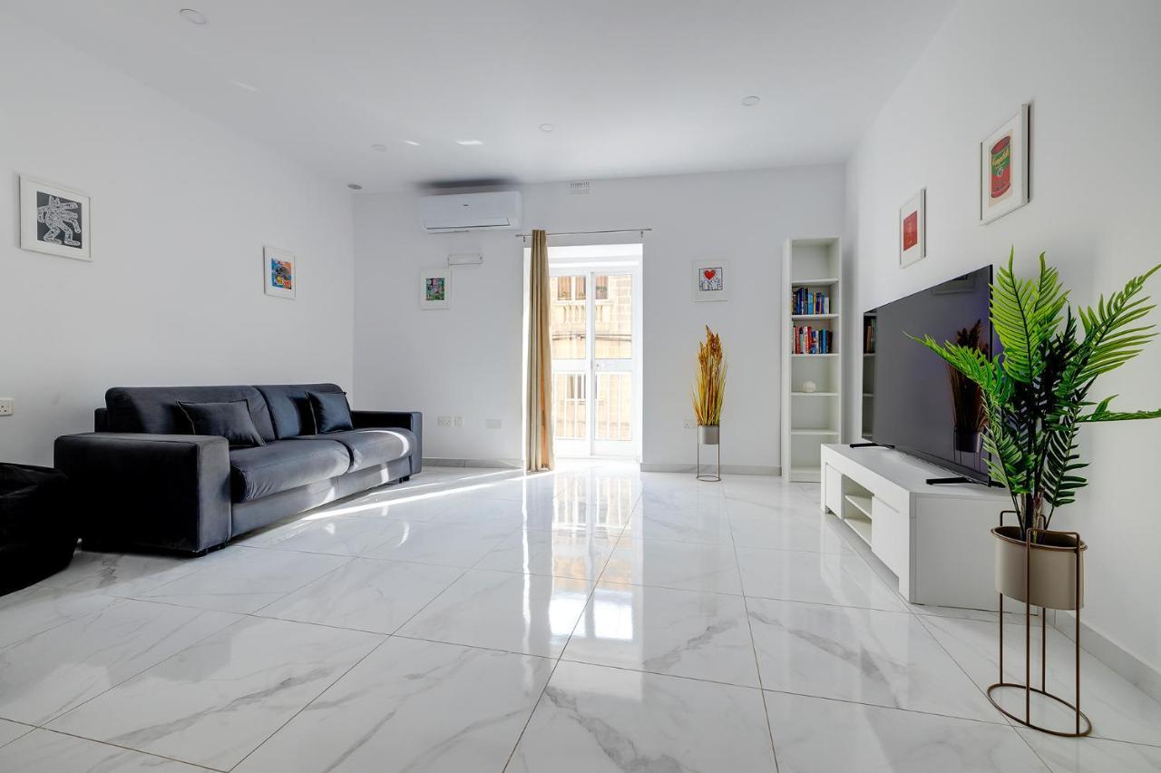 Modern Family Holiday Retreat In Gzira スリーマ エクステリア 写真
