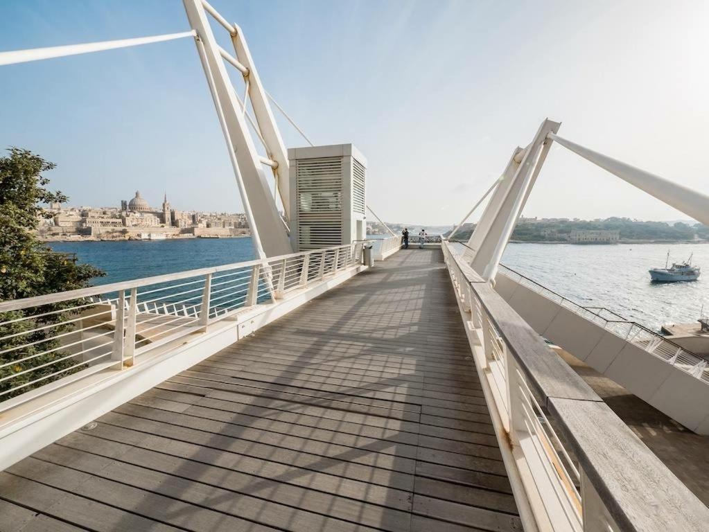 Modern Family Holiday Retreat In Gzira スリーマ エクステリア 写真