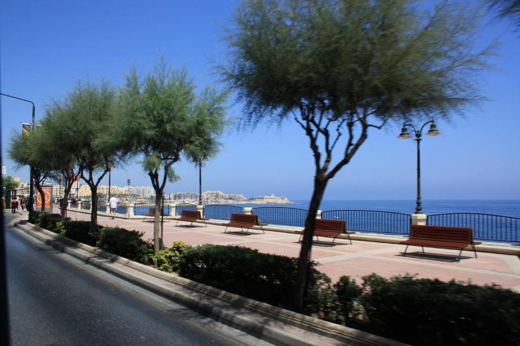 Modern Family Holiday Retreat In Gzira スリーマ エクステリア 写真